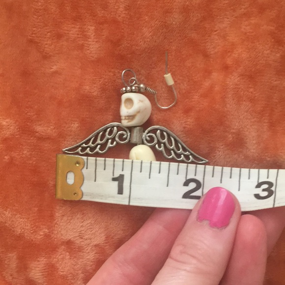 FREE WITH PURCHASE! Cream skull angel wing rose dangle drop pierced earrings - Picture 4 of 4